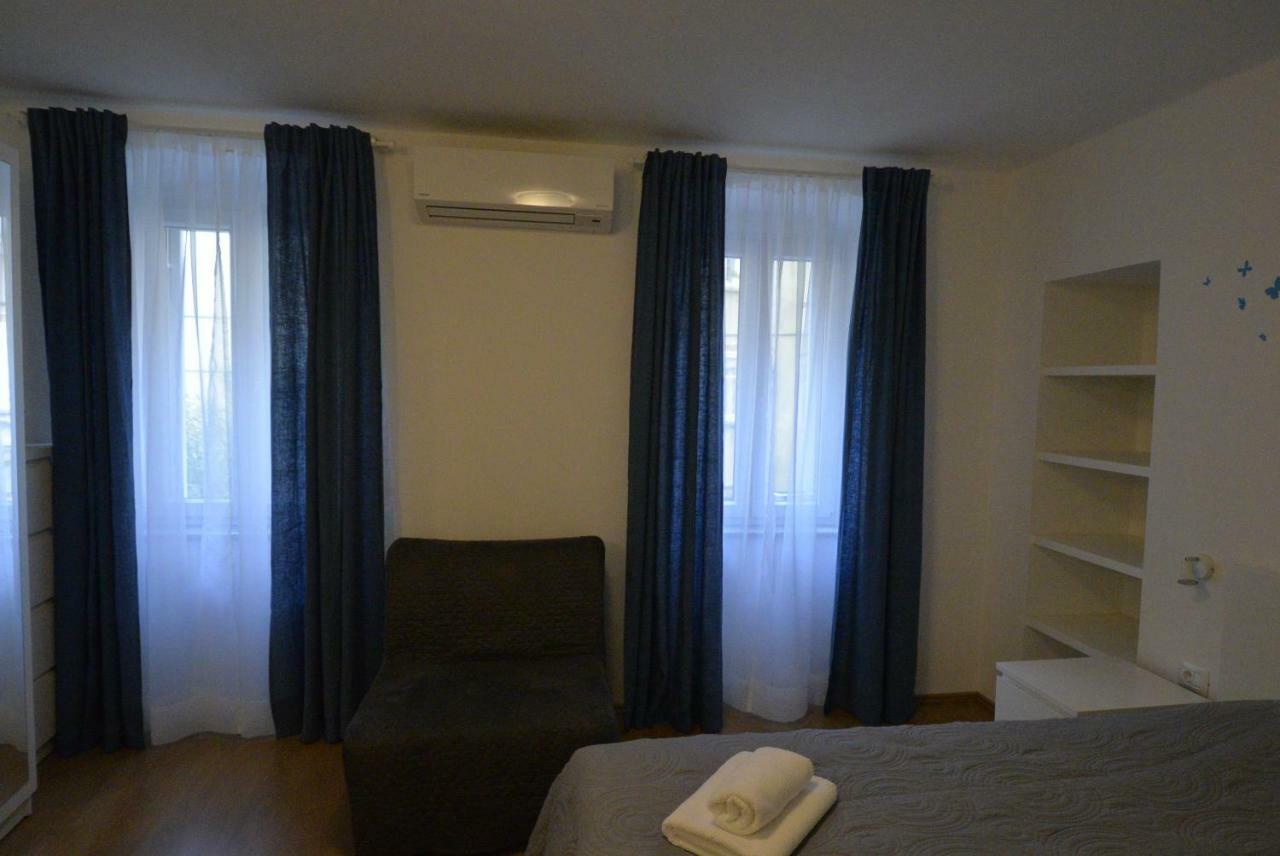 Apartments And Rooms Oliva Cres Eksteriør bilde