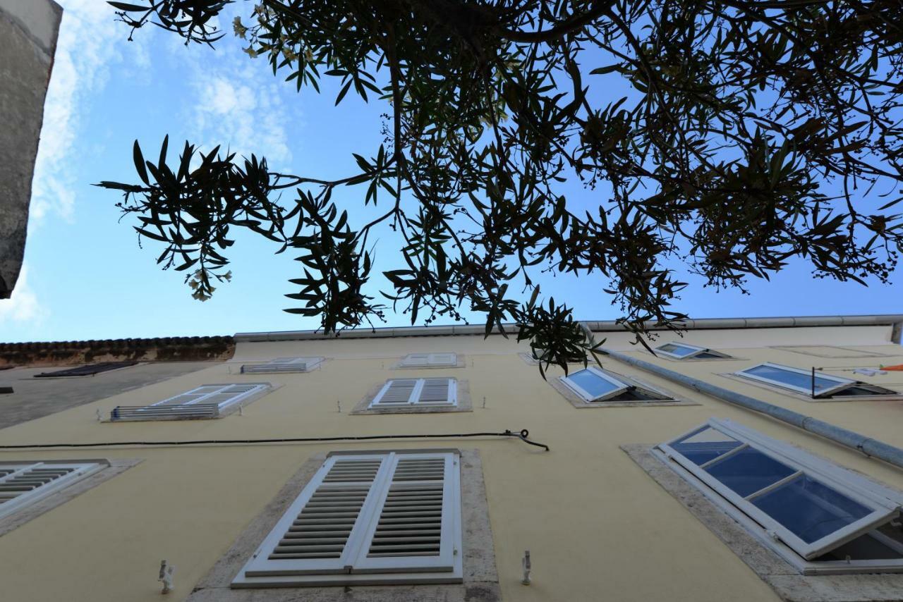 Apartments And Rooms Oliva Cres Eksteriør bilde